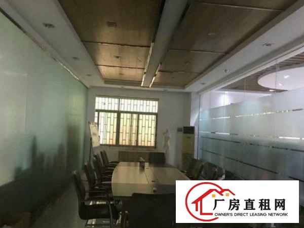 
		布吉华兴工业区一楼重工业厂房1500平,高8米可分租！带水电
	