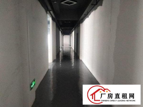 
		布吉丹竹头附近楼上200平米工贸型厂房出租
	