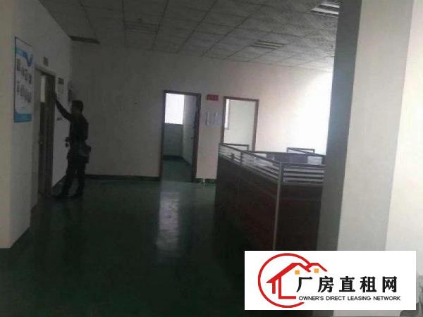 
		吉华路秀峰路口厂房一楼400平方，仓库/电商办公
	