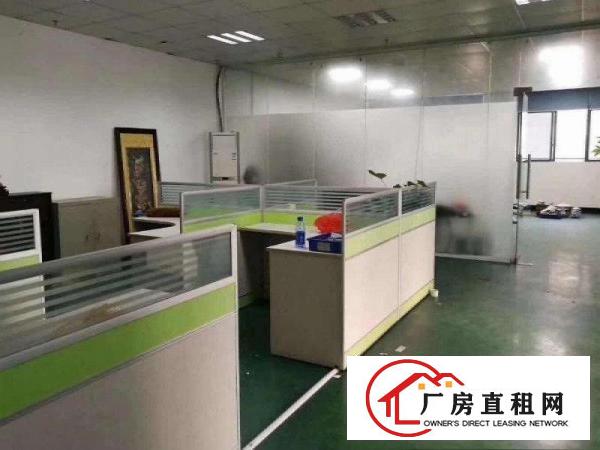 
		吉华路秀峰路口厂房一楼400平方，仓库/电商办公
	