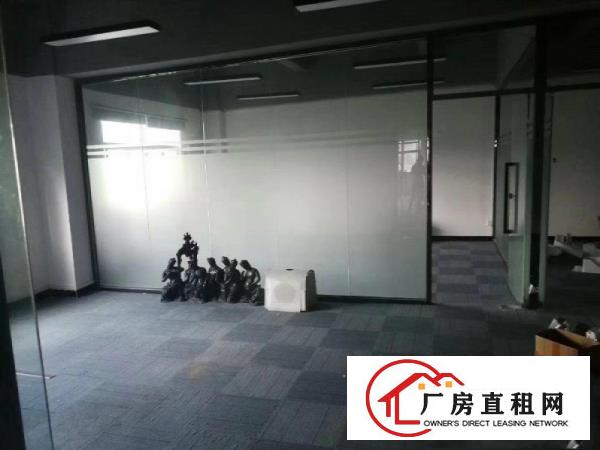
		布吉花园式楼上700平带精装修无转让费
	