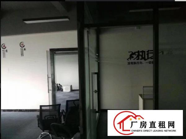 
		布吉花园式楼上700平带精装修无转让费
	