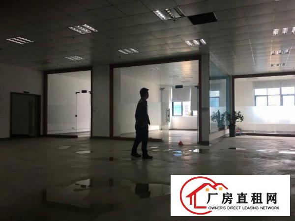 
		丹竹头地铁站300 500平方豪华装修厂房出租
	