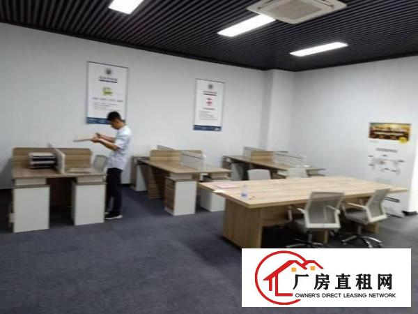 
		布吉大芬地铁口新出175平精装修办公室，适合办公电商等
	