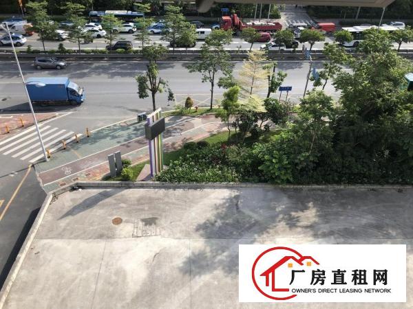 
		布龙路主道旁一楼商铺1800平，4S店名车广场汽车维修等
	
