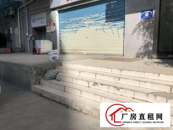 
		布吉李朗低价一楼出租2000平，卸货平台水电齐全，使用率8成
	