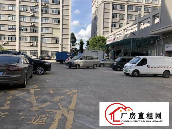 
		布吉李朗低价一楼出租2000平，卸货平台水电齐全，使用率8成
	
