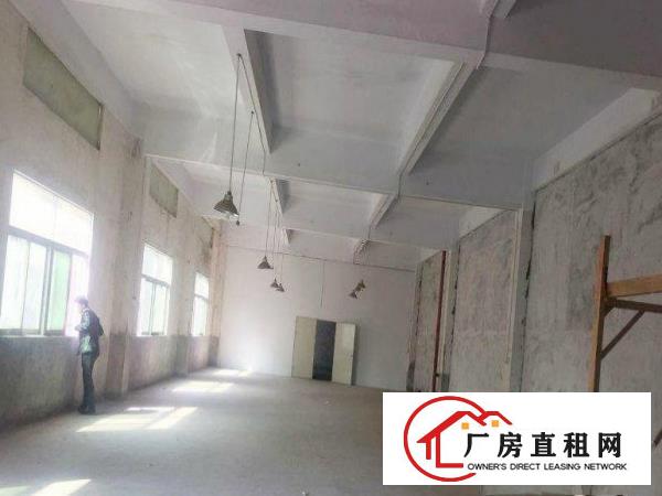 
		布吉仓库500平米起大小分租空地非常大交通十分便利
	