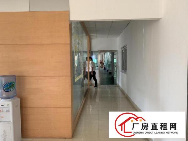 
		丹竹头地铁站旁边，800平方厂房，精装修可分租
	