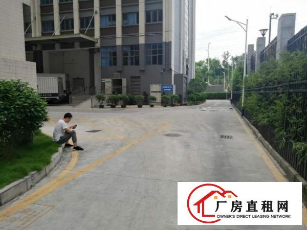 
		布吉下李朗旁红本楼上带装修1300平厂房出租
	