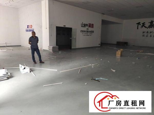 
		布吉坂田地铁口附近一楼400平厂房出租空地大有装修
	
