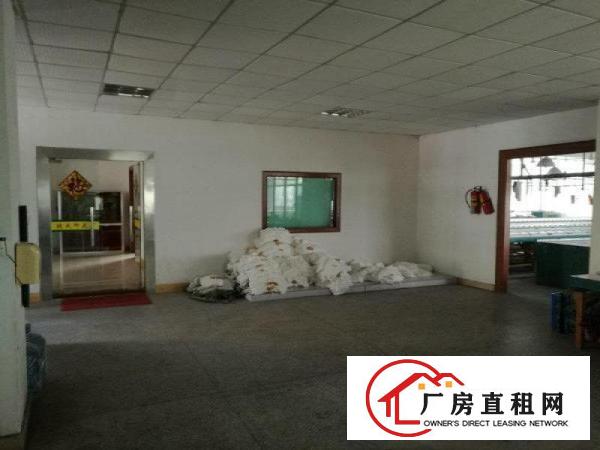
		坑梓老坑一楼标准厂房800平方，便宜出租
	