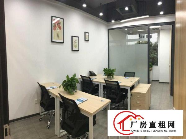
		龙岗双龙地铁35平方办公室只要2200费用全包带独立经理房
	