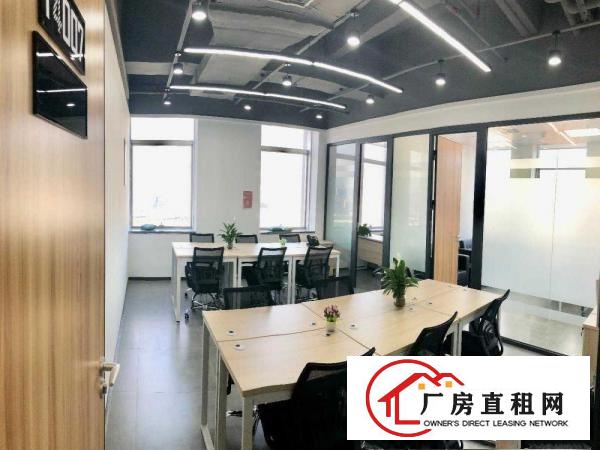 
		龙岗双龙地铁35平方办公室只要2200费用全包带独立经理房
	