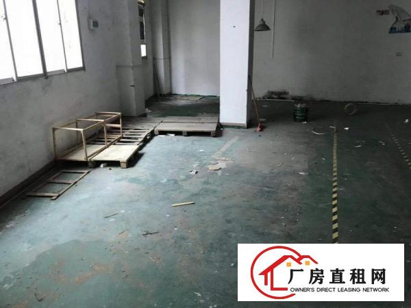 
		坪地厂房出租带电梯
	