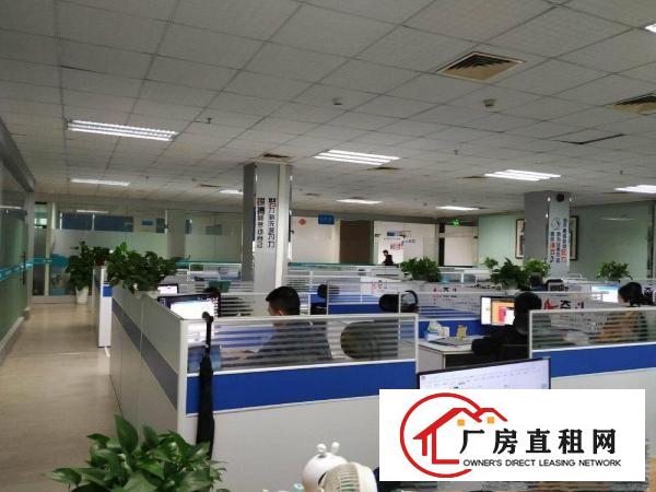 
		坪地CPD商业旺地，国际低碳城旁，自带免费停车场
	