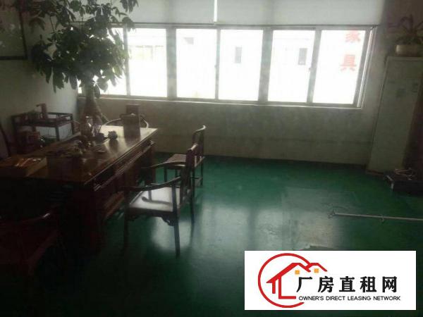 
		坪地中心新出楼上4400平米带装修厂房出租可分租
	
