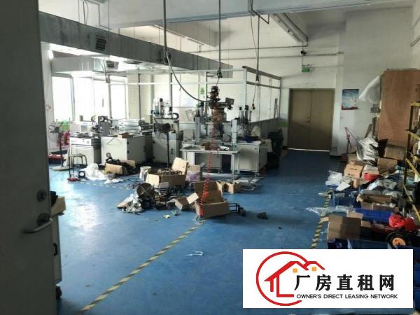 
		坪地原房东独栋厂房二楼330平方出租，带现成装修
	