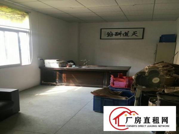
		原房东直租500平方出租在坪地中心地段
	
