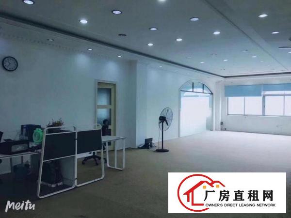 
		租18块坪地新出楼上厂房1000平现成装修，装修大气
	