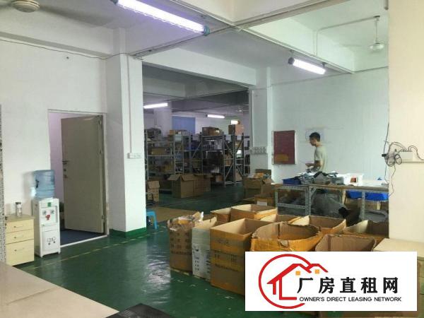 
		出租五和地铁口600平大办公室 仓库，带简单装修，可直接入住
	
