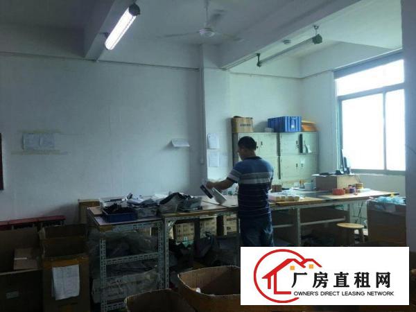 
		出租五和地铁口600平大办公室 仓库，带简单装修，可直接入住
	