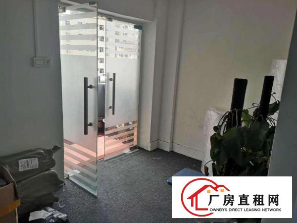 
		转租出租龙岗区坂田金方华电商产业园三期办公室仓库，租金便宜
	