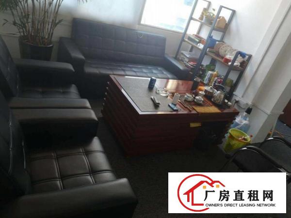 
		转租出租龙岗区坂田金方华电商产业园三期办公室仓库，租金便宜
	