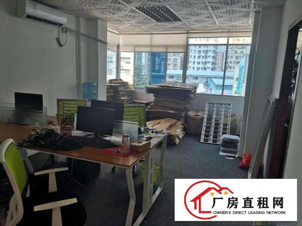 
		转租出租龙岗区坂田金方华电商产业园三期办公室仓库，租金便宜
	