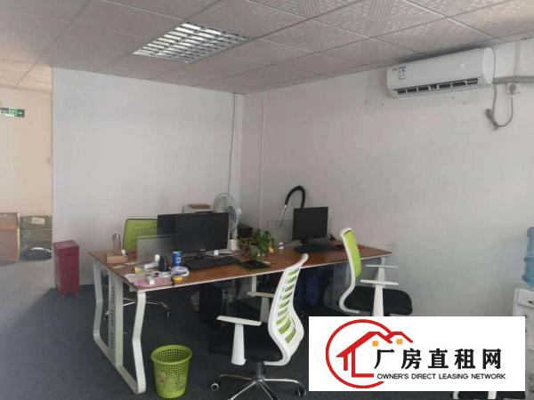 
		转租出租龙岗区坂田金方华电商产业园三期办公室仓库，租金便宜
	