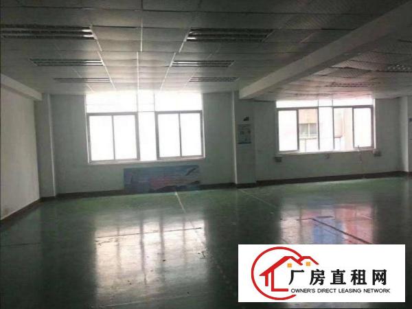 
		无转让费，龙岗区坂田龙壁工业区550平方带装修楼上厂房出租
	
