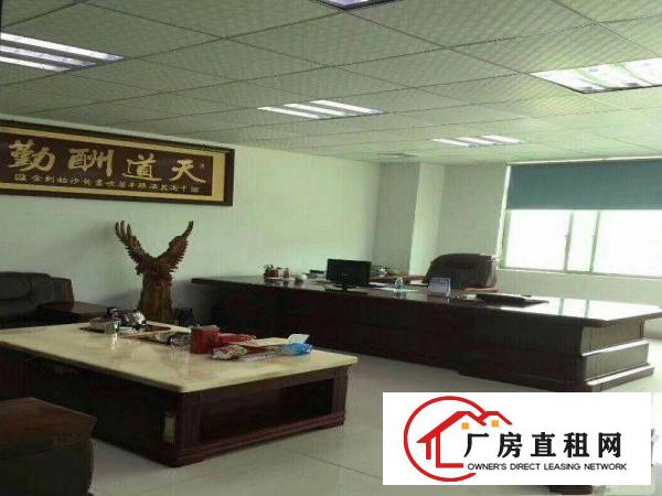 
		坂田龙壁工业区新出一楼500平，带行车厂房出租
	