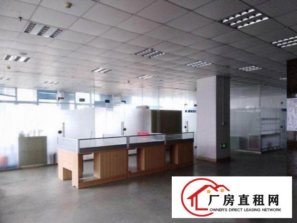 
		出租龙岗区坂田新出标准楼上880平，带电梯精装修配备齐全。
	