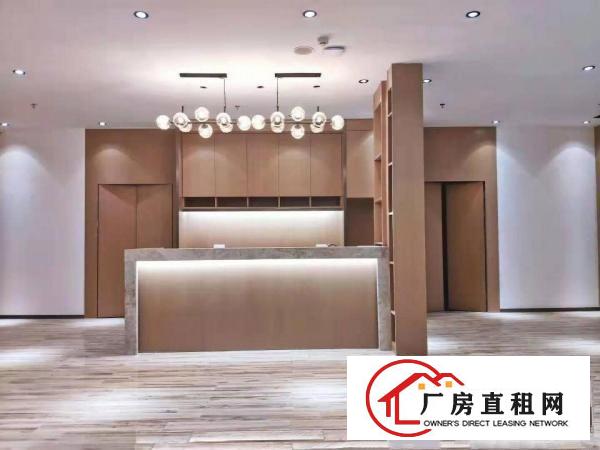 
		坂田地铁口附近新出楼上160平精装修标准厂房出租
	