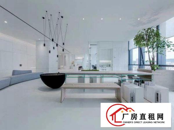 
		中浩新城现在来就送3个月的免租期66平方起租
	