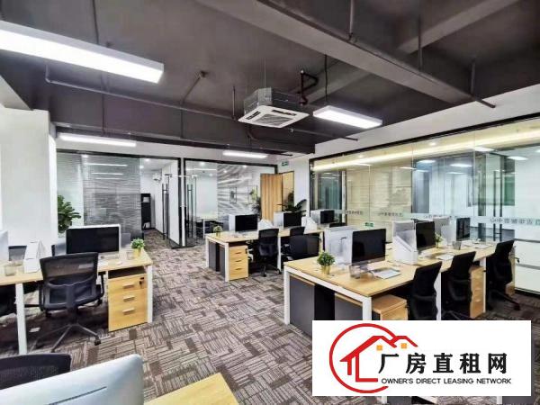 
		坂田上雪工业区电商园厂房办公220平米300平米带装修出租
	