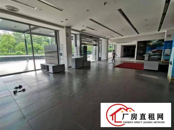 
		房东直租！临路边厂房适用汽车4S店，展厅，教育培训场地招租
	