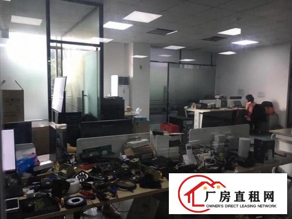 
		坂田花园式园区450平，3吨货梯，有办公室车间！
	