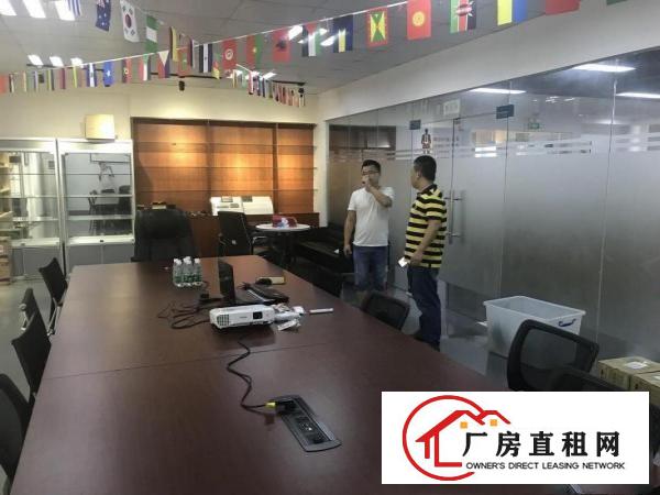 
		坂田成熟工业区，原房东厂房1800平，精装修！
	