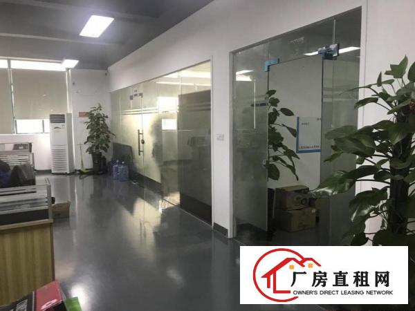 
		坂田成熟工业区，原房东厂房1800平，精装修！
	