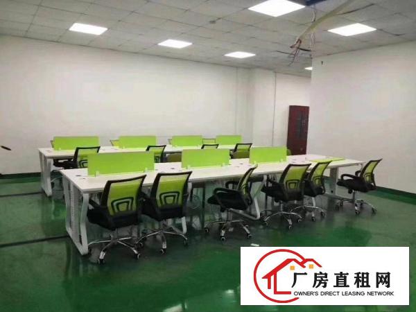 
		清湖地铁口一楼700平可分租一半新装修可做国际物流仓储办公
	