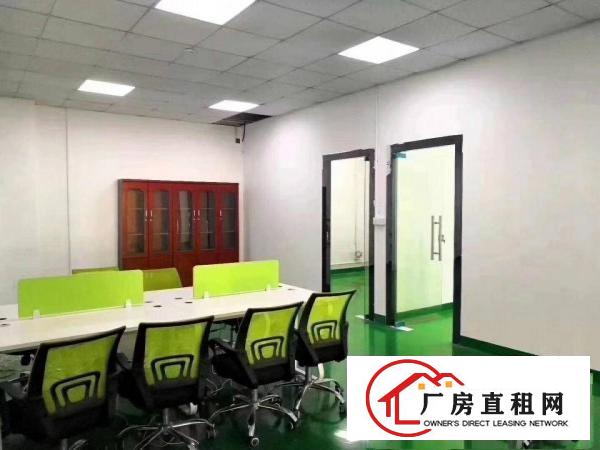 
		清湖地铁口一楼700平可分租一半新装修可做国际物流仓储办公
	