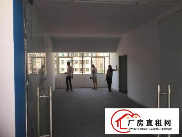 
		地铁口写字楼办公楼出租，大小可分租
	