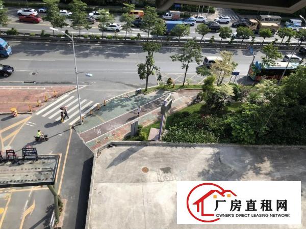 
		布龙路主道旁一楼商铺1800平，4S店名车广场汽车维修等
	
