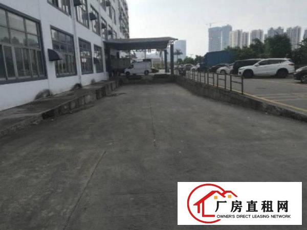 
		深圳坂田中心地段新出一楼仓库1080平方可分租
	