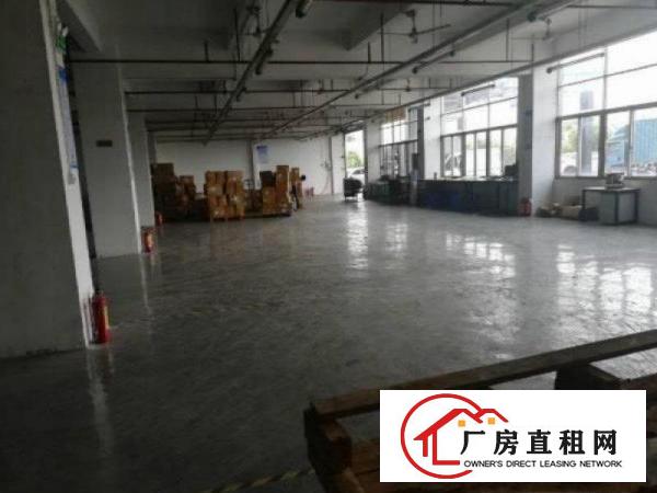 
		深圳坂田中心地段新出一楼仓库1080平方可分租
	