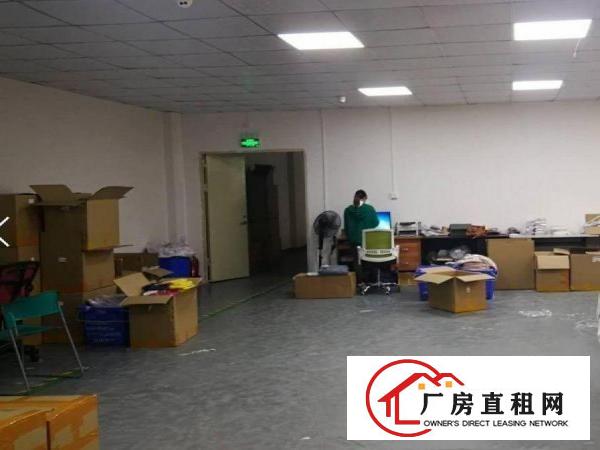 
		坪山马东工业区小独院一层600方出租，有电梯地理位置好
	