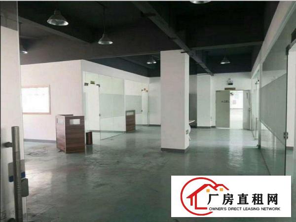 
		坪山马东工业区小独院一层600方出租，有电梯地理位置好
	