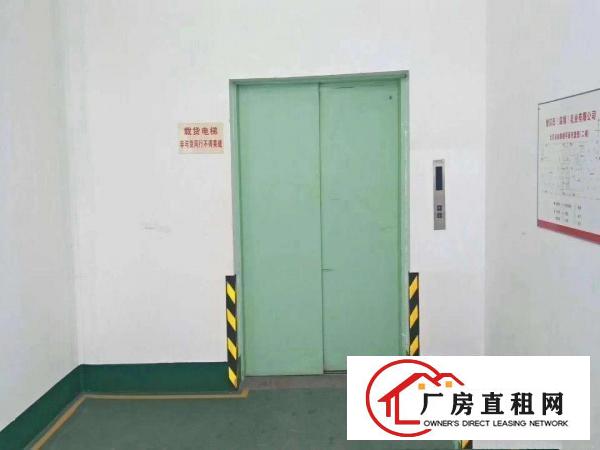 
		坪山天虹旁红本厂房出租一楼680平二三楼各1600平
	