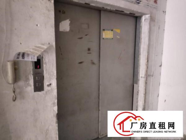 
		坪山三洋湖工业区2楼1100平带电梯消防可分租院内空地大
	